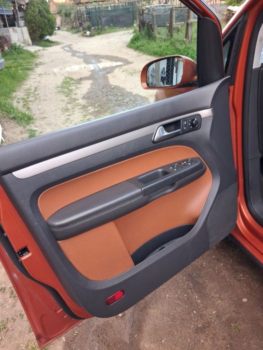 Продавам Volkswagen Touran Cross 2.0 TDI 170 к.с.