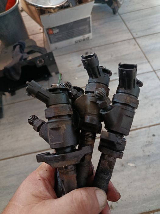 Vînd injectoare Citroen Berlingo