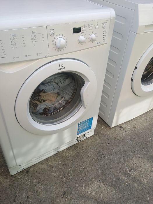 Mașină de spălat rufe Indesit 6 kg afișaj clasă AA