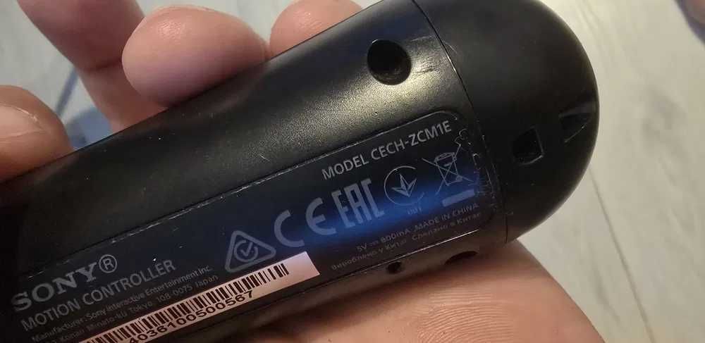 Consola PS4 Pro 1 Terra (2 x controllere , 1 x  move stick si camera )