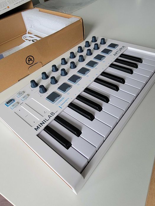 Claviatura / Controller MIDI Arturia MiniLab MkII – Pachet complet
