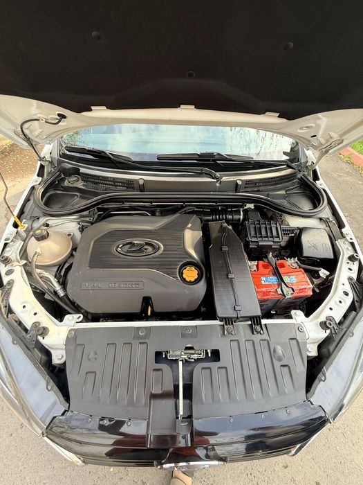 Продается Lada Vesta SW Cross. Родная краска