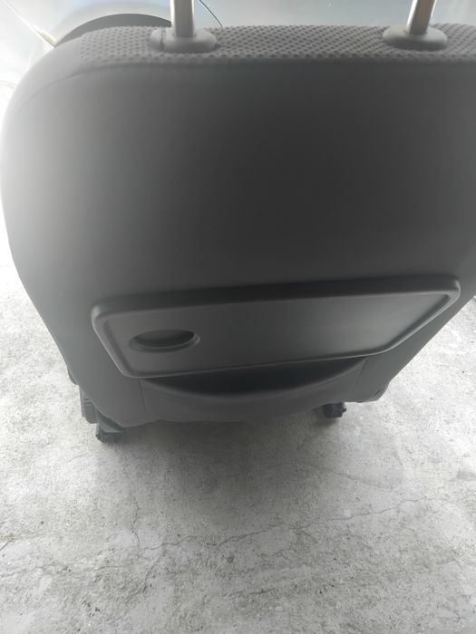 Продавам предна лява седалка за vw