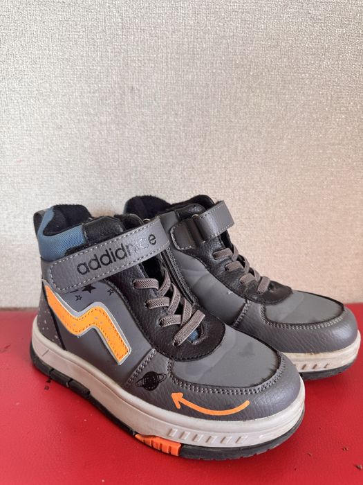 Продам детскую обувь за 5000тг