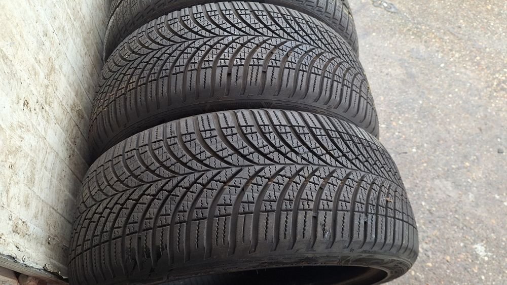 Anvelope iarna 225 45 18