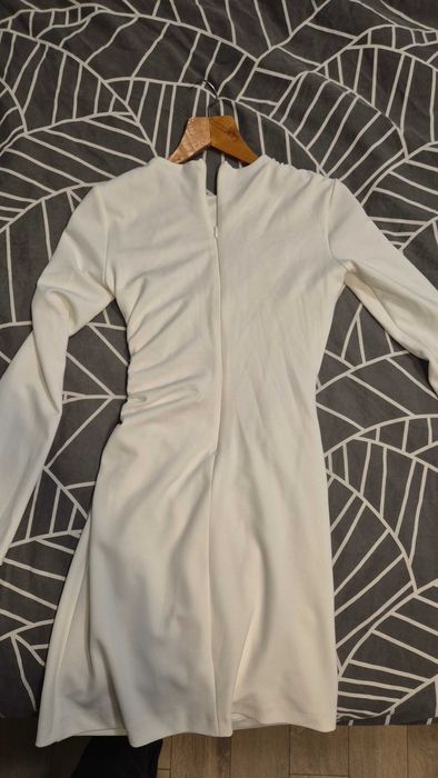 Продавам бяла рокля ZARA