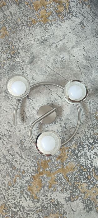 Lustra cu becuri led