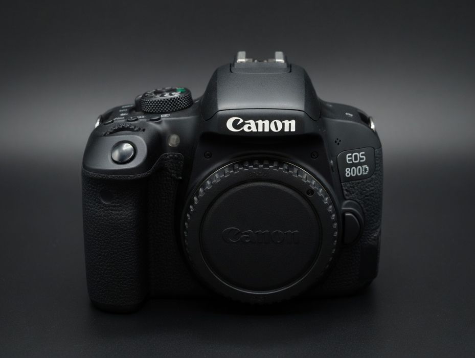 Canon EOS 800D. В идеальном состоянии.