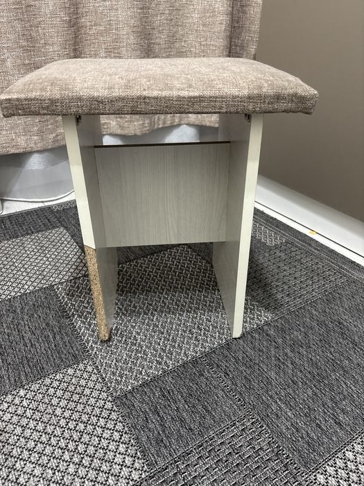 Отдам бесплатно табуретки 4 штуки