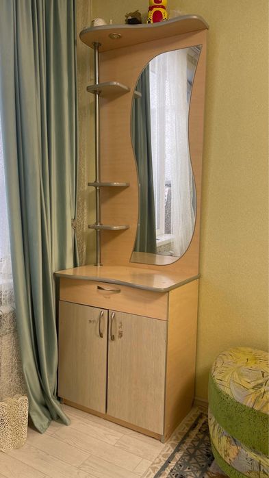 Продам стенку с зеркалом