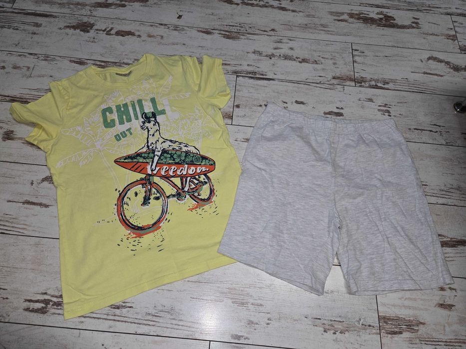 Три пижами  за 10 евро , за момче 146-152см.