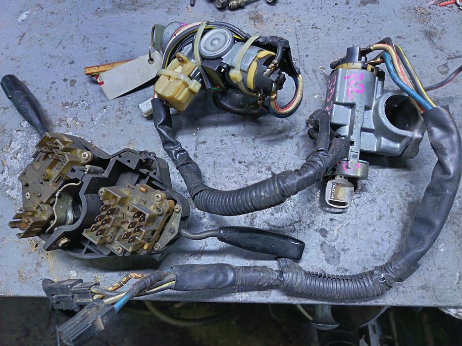 Продам замок зажигания Mazda Bongo и вертолет