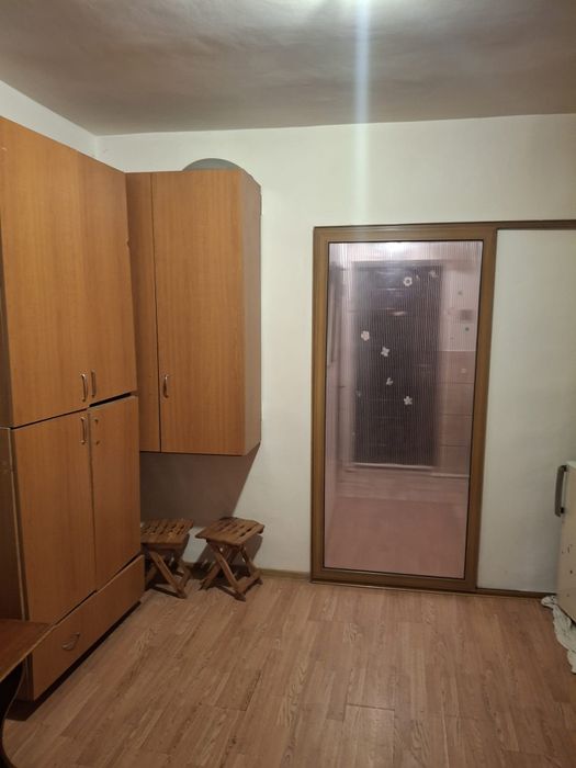 Vând camera de cămin transformata in garsoniera