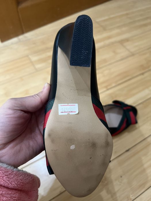 Продаю новые туфли