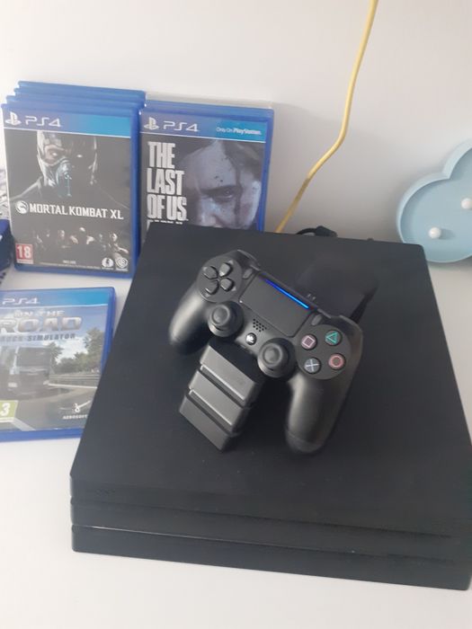 Vând joc PS Four Pro