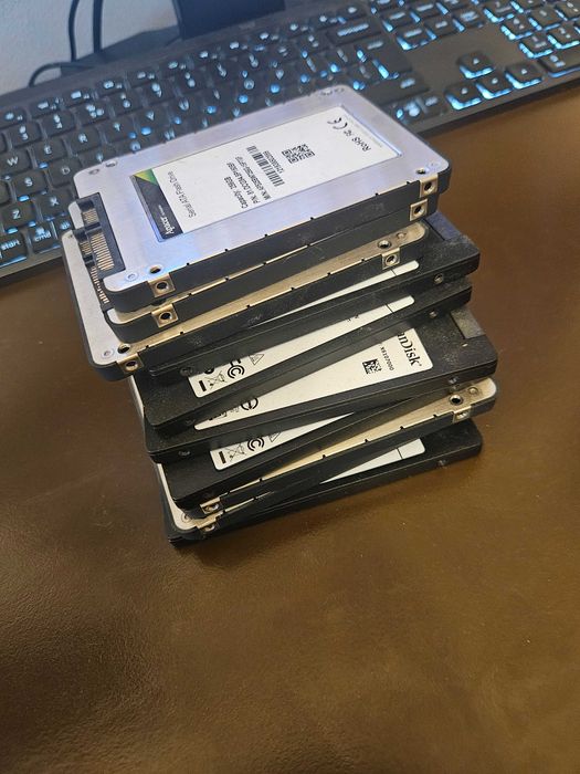 SSD -uri 256 diverse marci WD Apacer Sandisk folosite putin