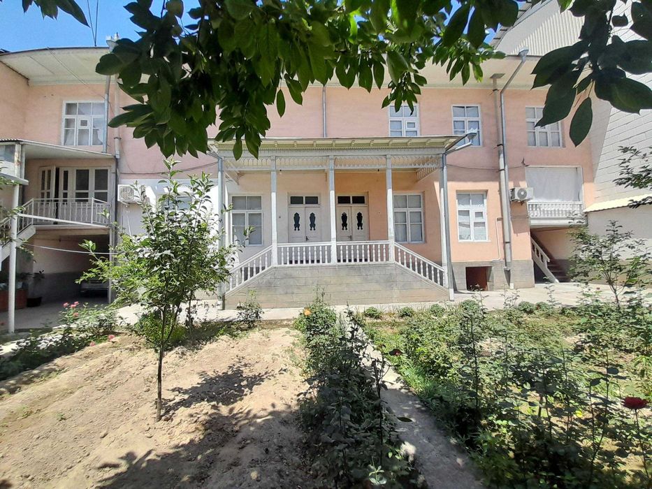 katta oila yoki mehmonxona faoliyat yuritish uchun qulay hovli