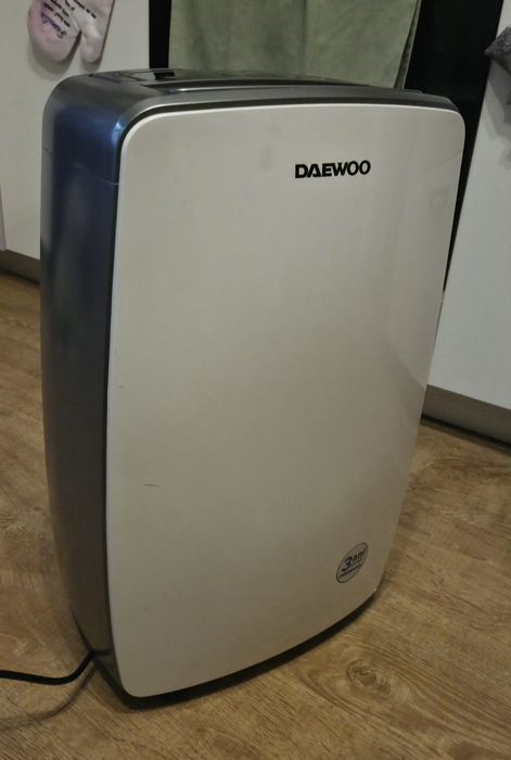 Dezumidificator aer Daewoo DDH20W, 20L/zi, Rezervor 5.5L, Stare Foarte Bună