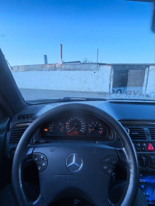 Мерседес 210  автомат
