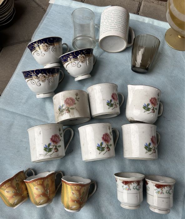 Продам блюдца- стакан -чашечки.