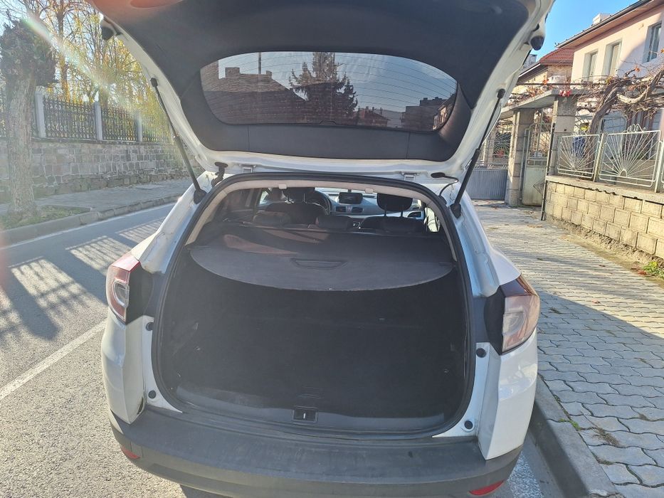 Продавам Рено Меган