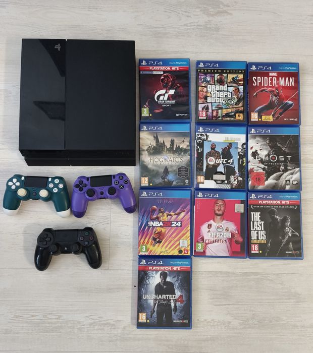 Playstation 4 + 10 игри + 3 джойстика