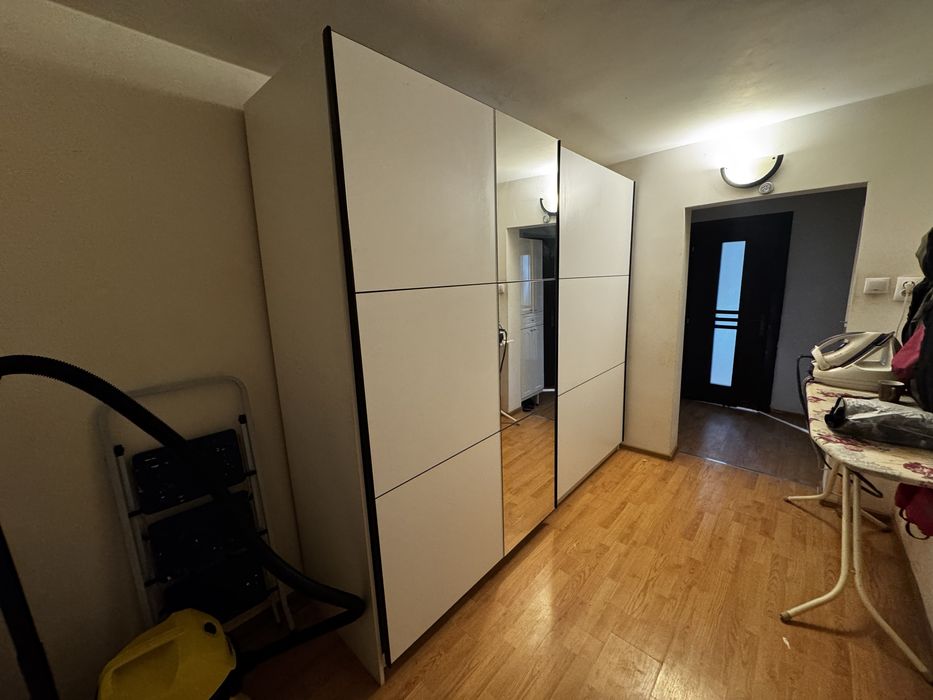 Dulap mare cu uși glisante – alb, cu oglindă