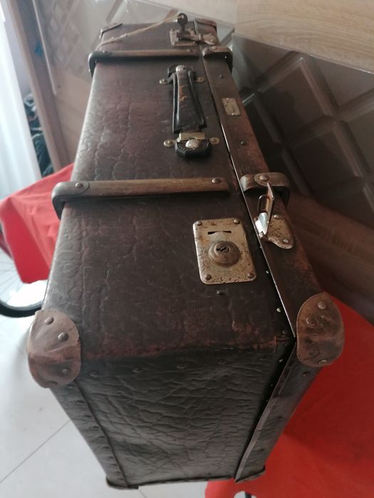 Ретро дървен куфар