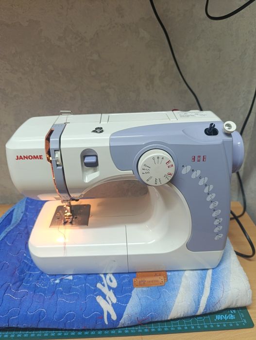 Продаю швейную машину в отличном состоянии