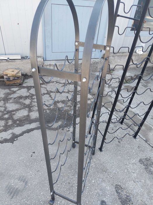 Стойки за вино . .