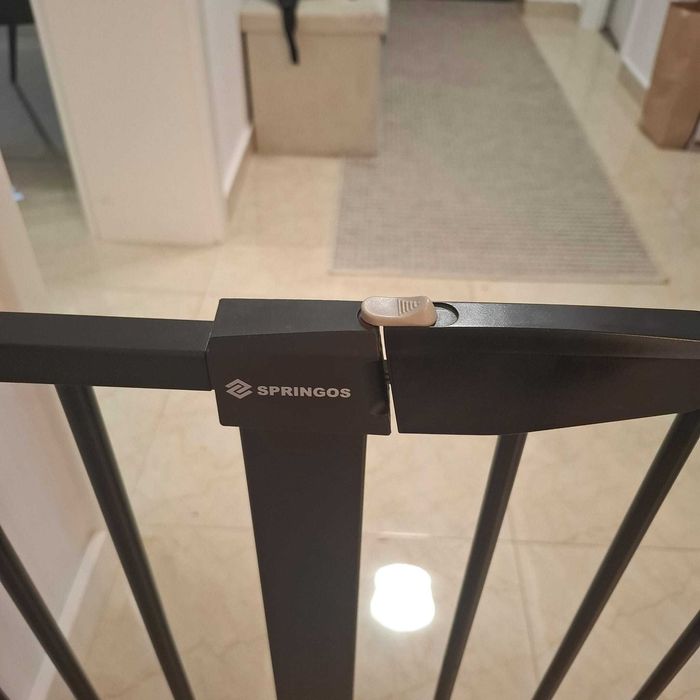 Poarta de siguranta ajustabila 131-138 cm, din otel, neagra