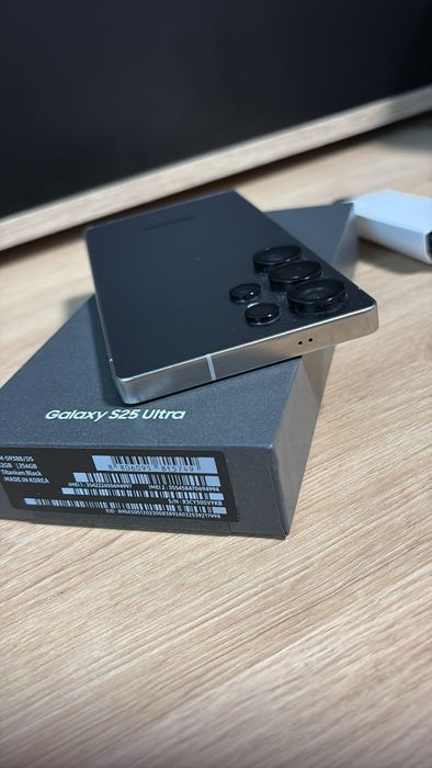 Samsung S25 ultra  256 gb като нов