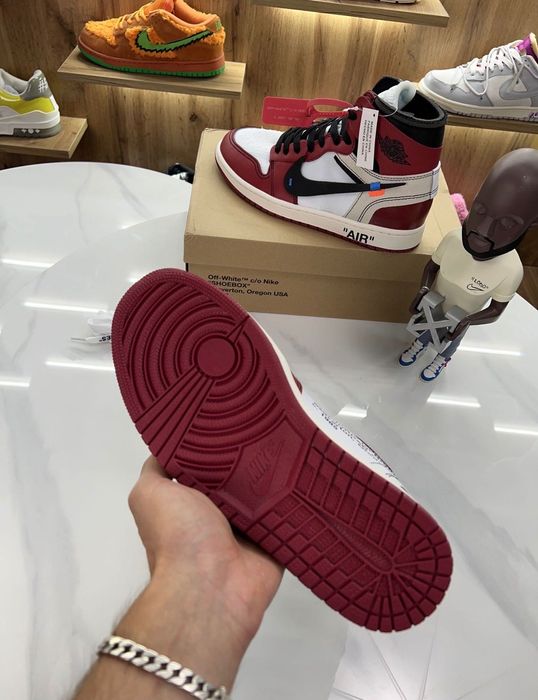 Обувки Nike Air Jordan Off-White x1 Retro OG Sneaker in Chicago