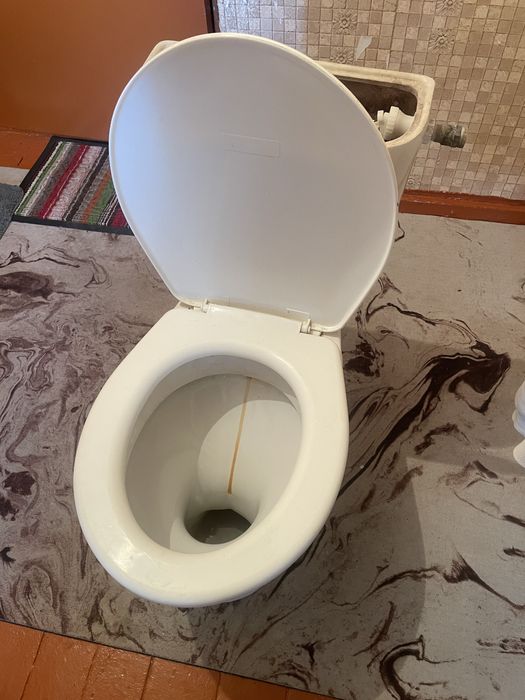 Продам унитаз в хорошем состоянии