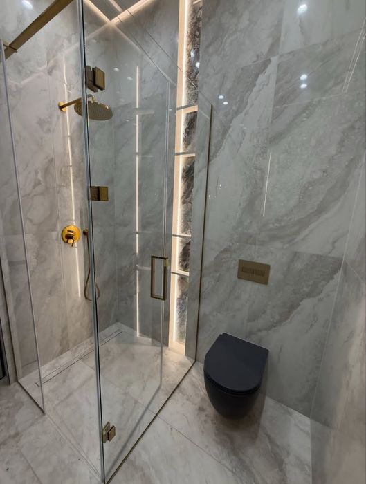 Профессиональный кафельщик с 24 годами опыта