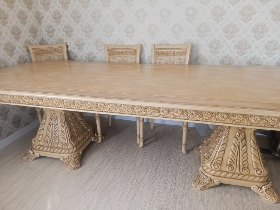 Стол, орындықтарымен