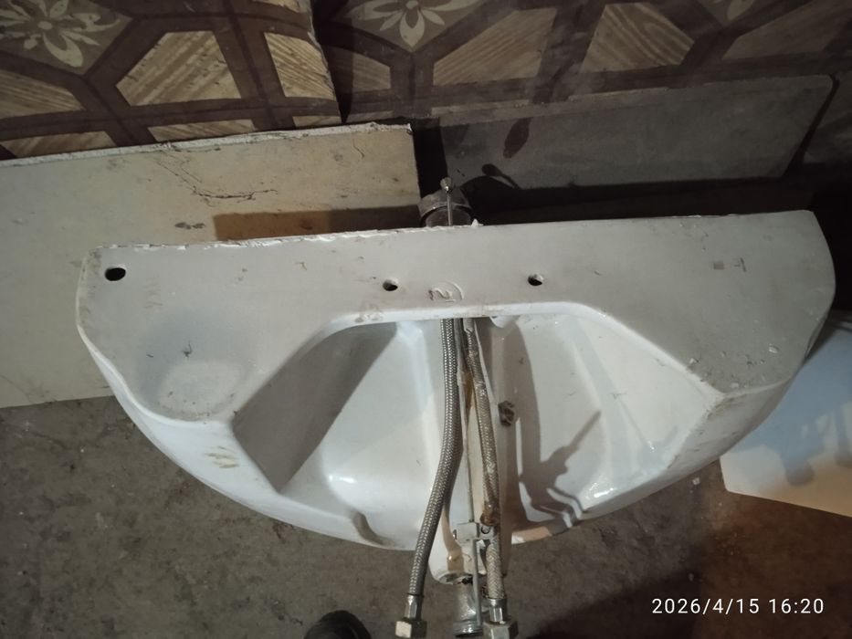 Продам раковину-тюльпан б/у для ванной