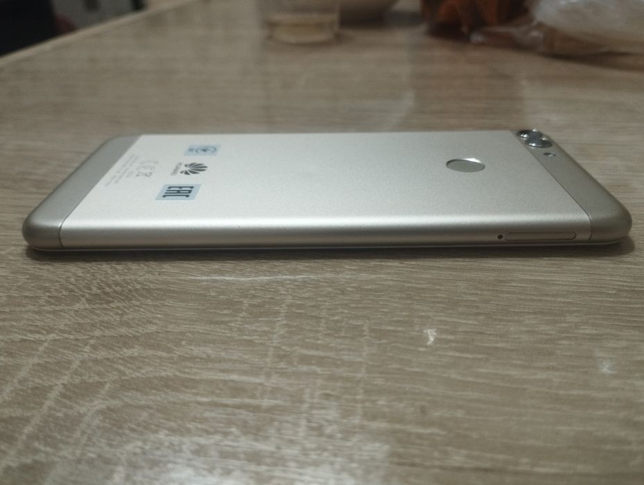 Huawei P Smart  в идеальном состоянии