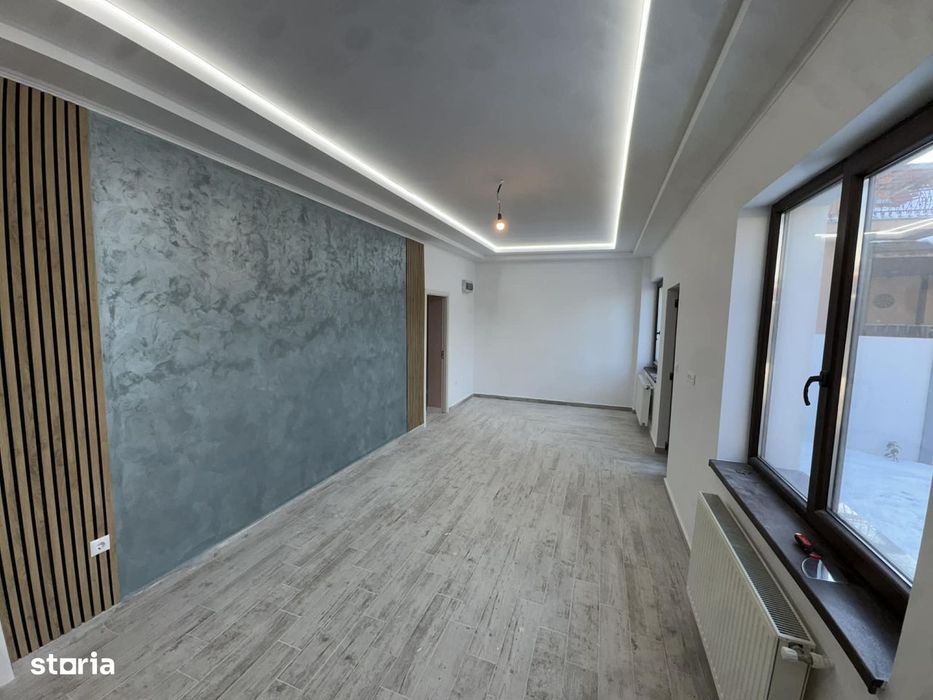 Casa renovata 2 camere + living , zona Piata Mica