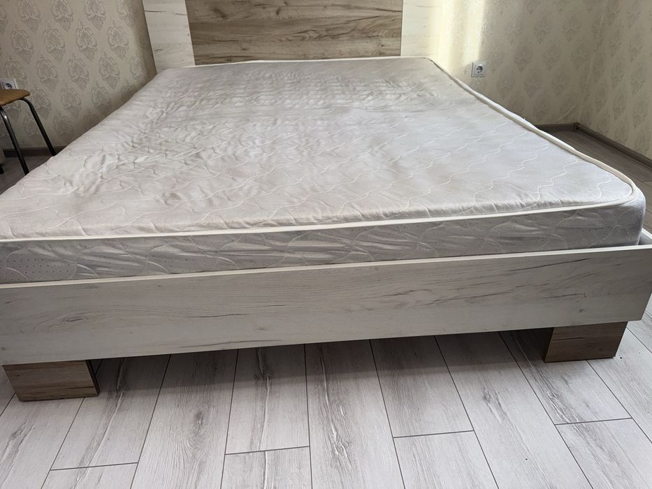 Продаётся двуспальная кровать