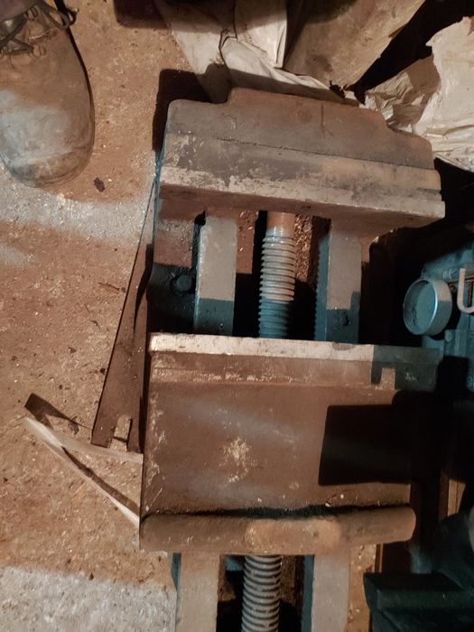 Conuri iso 50 freză metal,bride prindere masă