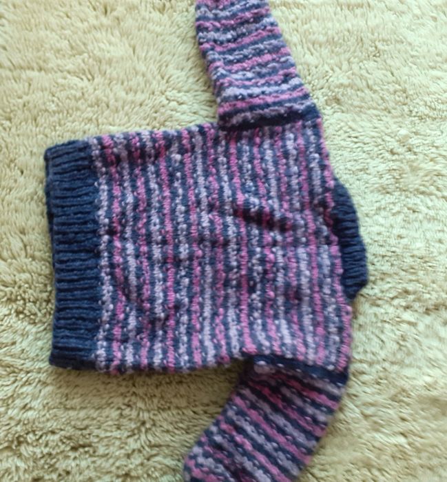 Дамски дебел ръчно плетен пуловер