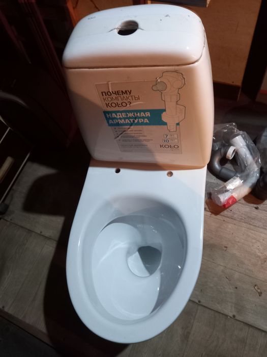 Новый унитаз с бочком