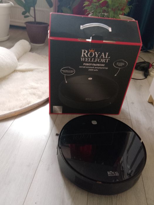 Срочно продам робот пылесос