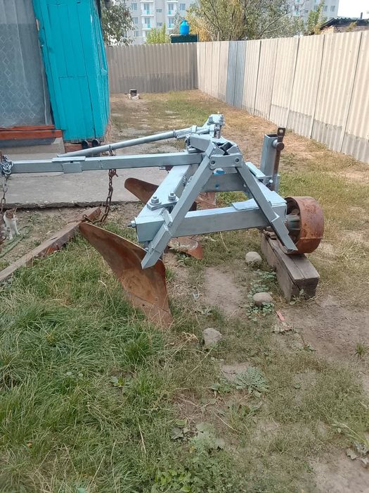 Продам плуг трехполосны