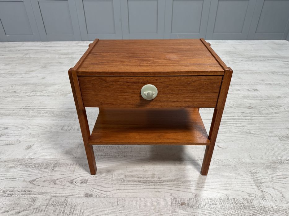 Нощно шкафче от 60-те Д908