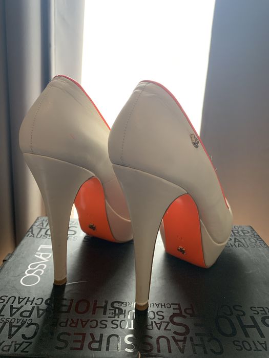 Pantofi cu talpa portocaliu neon