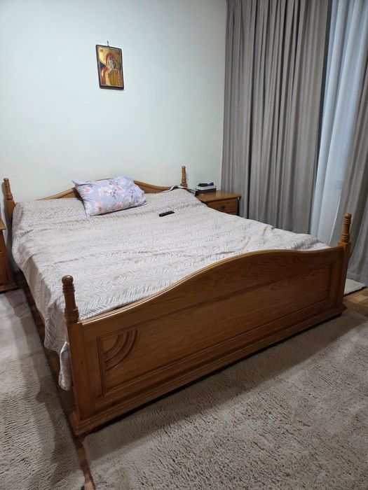 Mobila de dormitor lemn masiv  utilizata