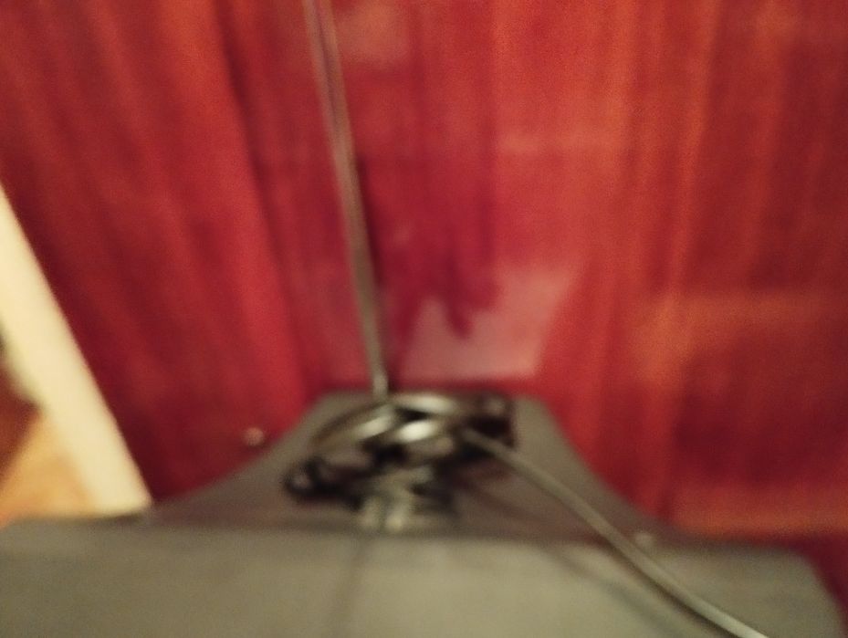 Телевизор стар модел, работещ