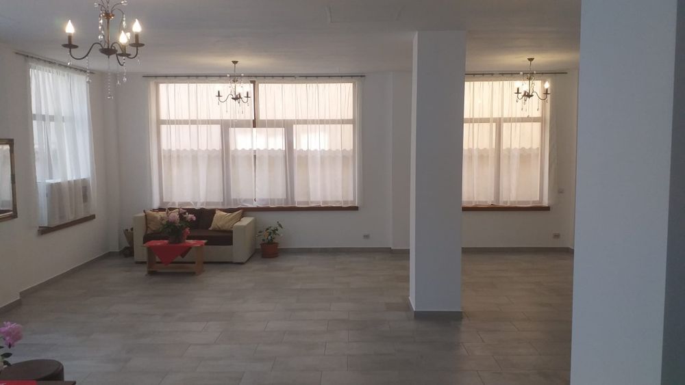 Închiriez  clădire/spatiu comercial 4 etaje  Hotel. Pensiune.Clinică . Birouri central   zona  centru ,,Lîngă spitalul  public"